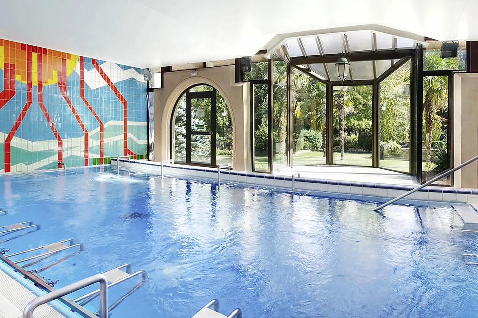 Hôtel, MERCURE SAINT LARY SENSORIA