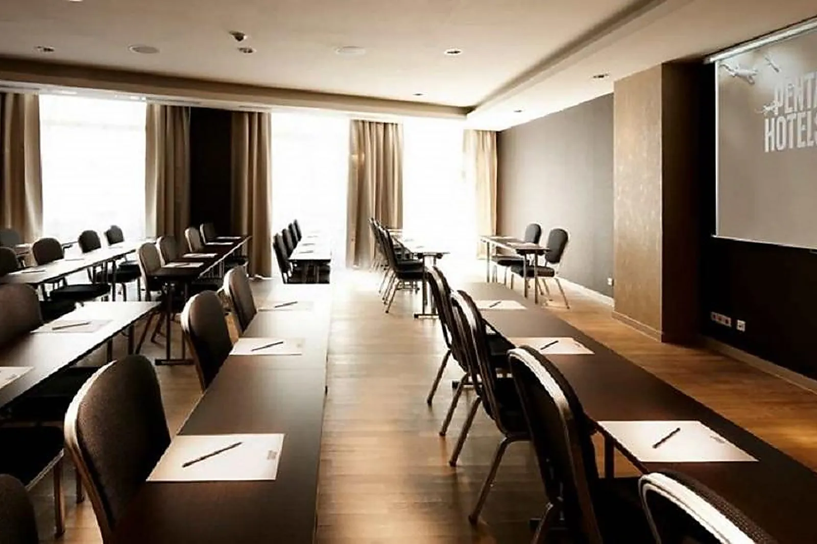 Lieux événementiels, PENTAHOTEL PARIS, CHARLES DE GAULLE AIRPORT