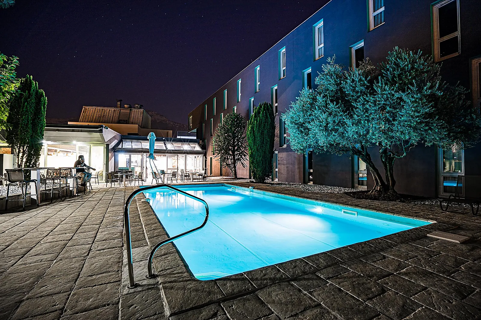 Hôtel, POMO HOTEL & RESTAURANT