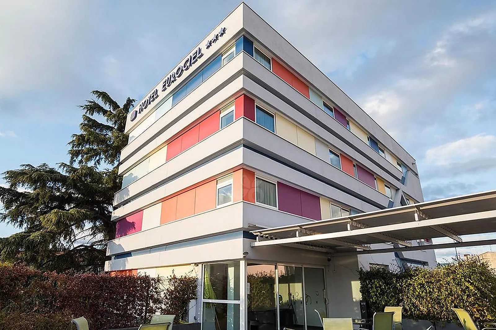 Hôtel, PRIVILÈGE HÔTEL EUROCIEL CENTRE COMÉDIE