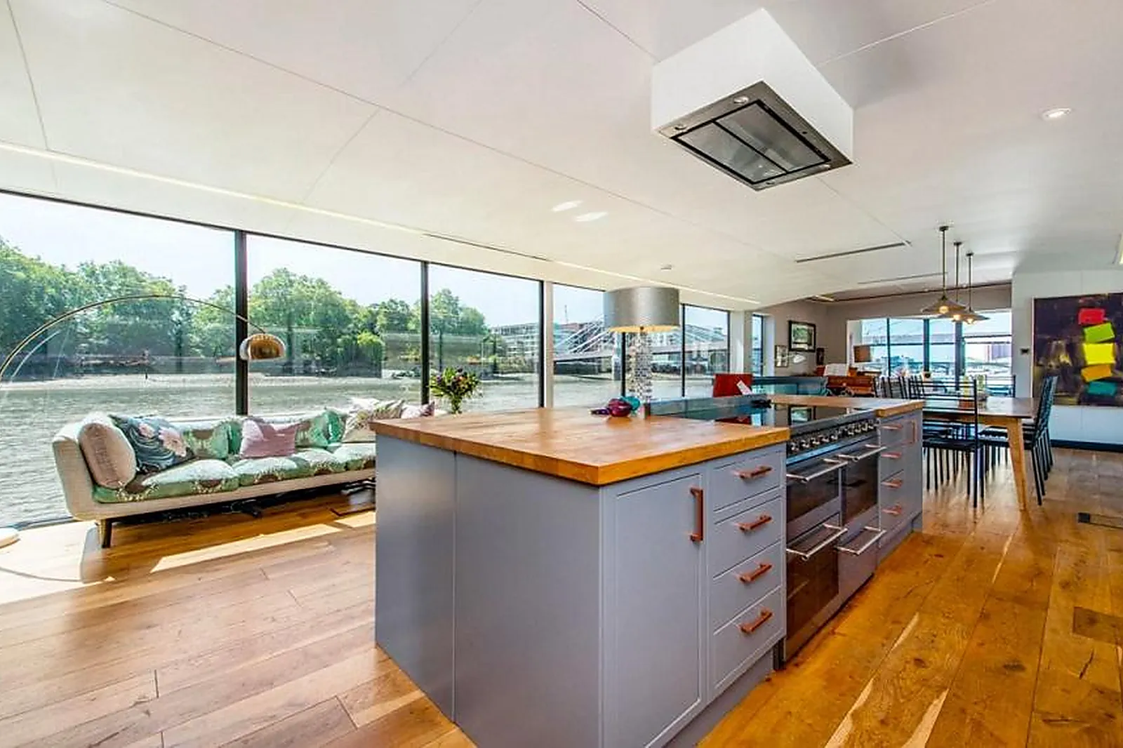 Lieux événementiels, PÉNICHE LA FABRIQUE AU BONHEUR