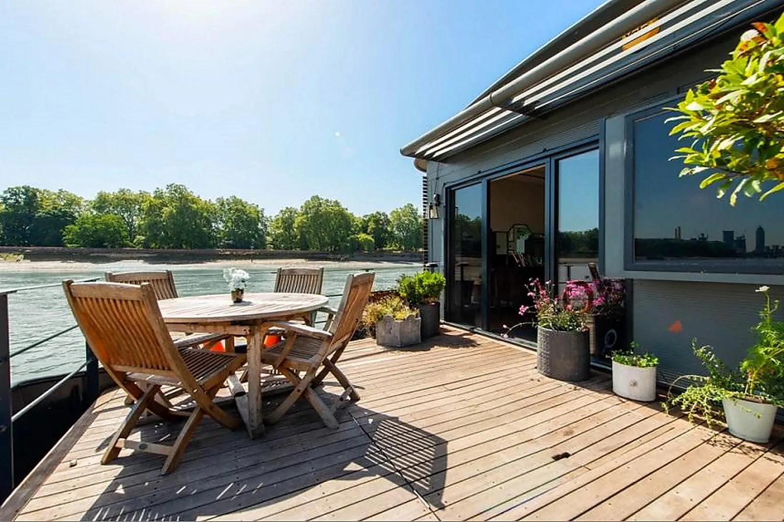 Lieux événementiels, PÉNICHE LA FABRIQUE AU BONHEUR