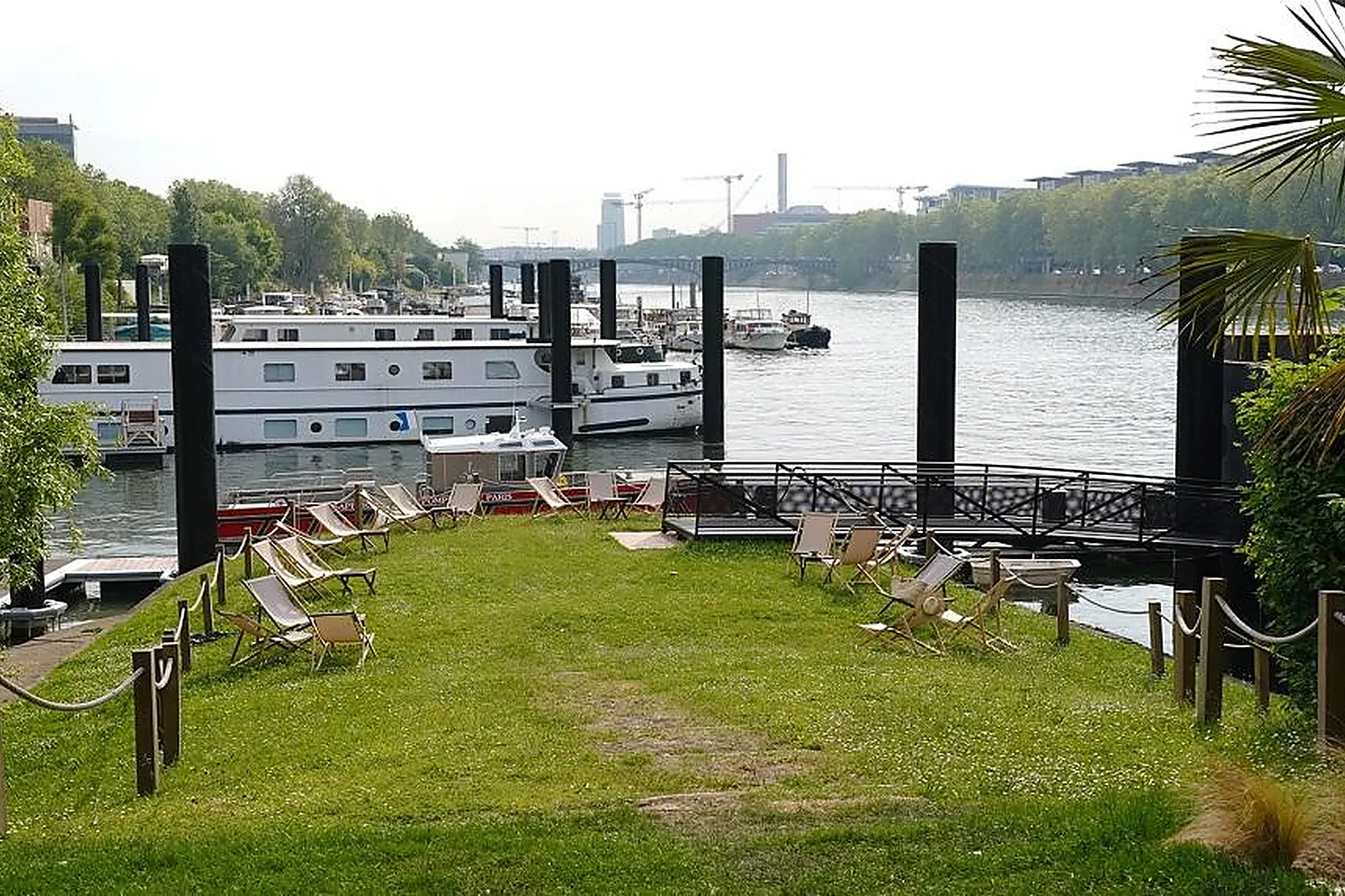 Lieux événementiels, PÉNICHE VAN GOGH