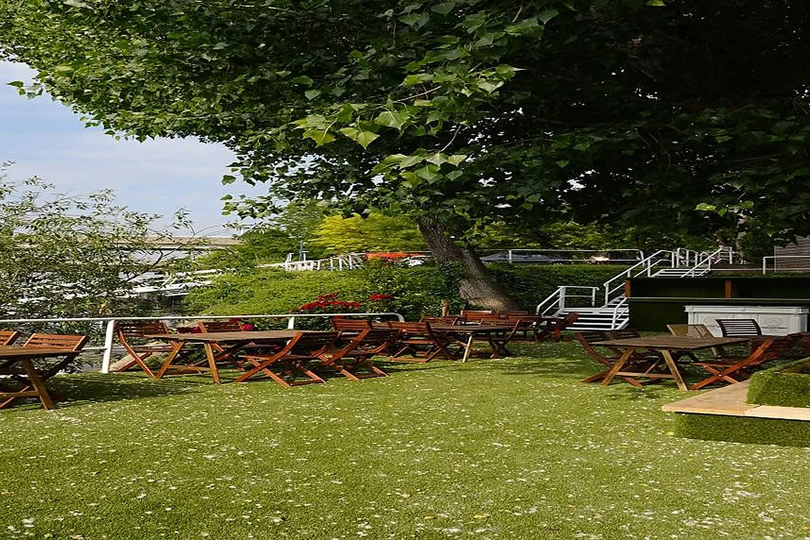 Lieux événementiels, PÉNICHE VAN GOGH