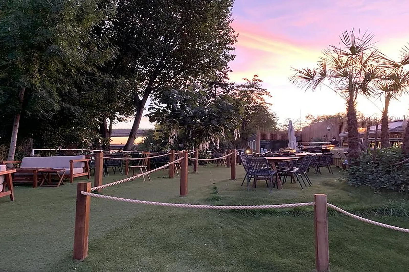 Lieux événementiels, PÉNICHE VAN GOGH