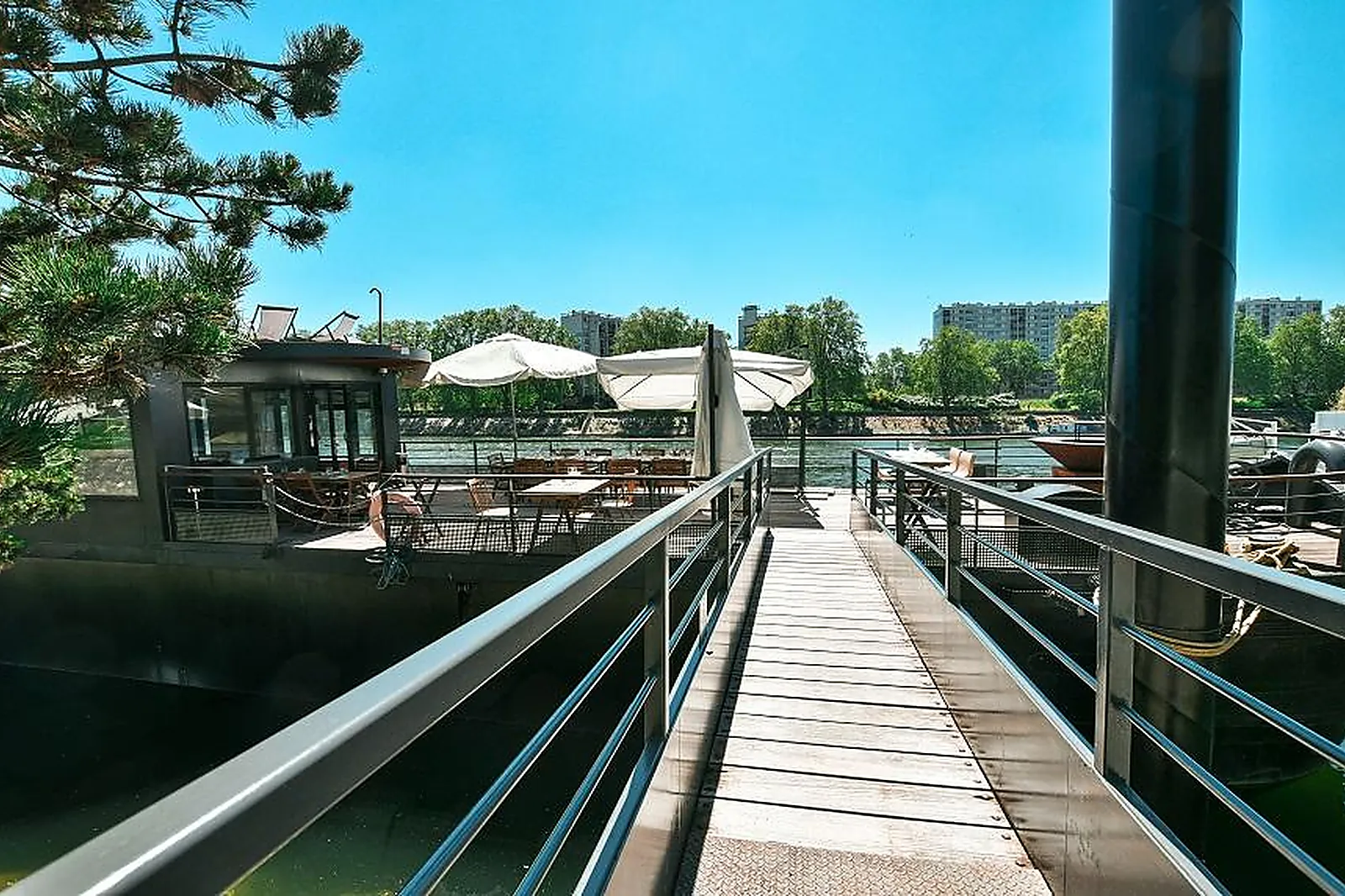 Lieux événementiels, PÉNICHE VAN GOGH