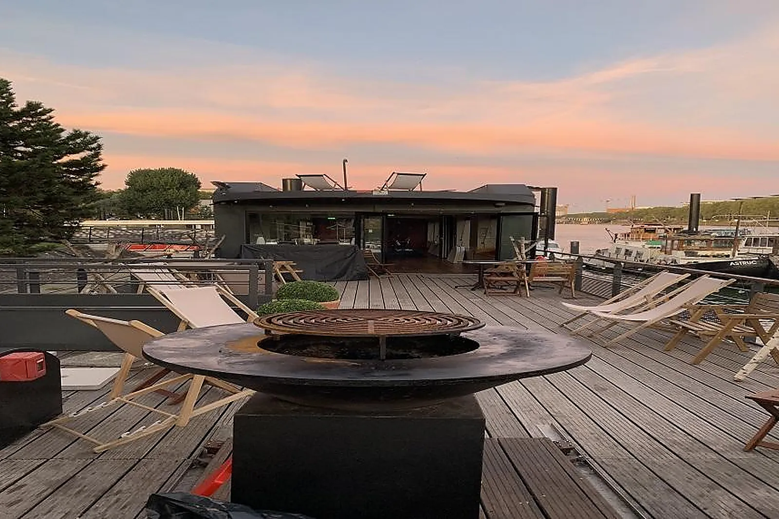 Lieux événementiels, PÉNICHE VAN GOGH