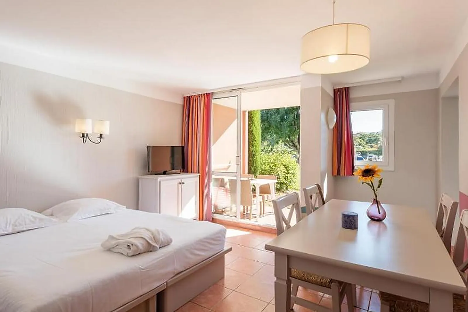 Hôtel, RÉSIDENCE LES RIVES DE CANNES MANDELIEU PIERRE & VACANCES