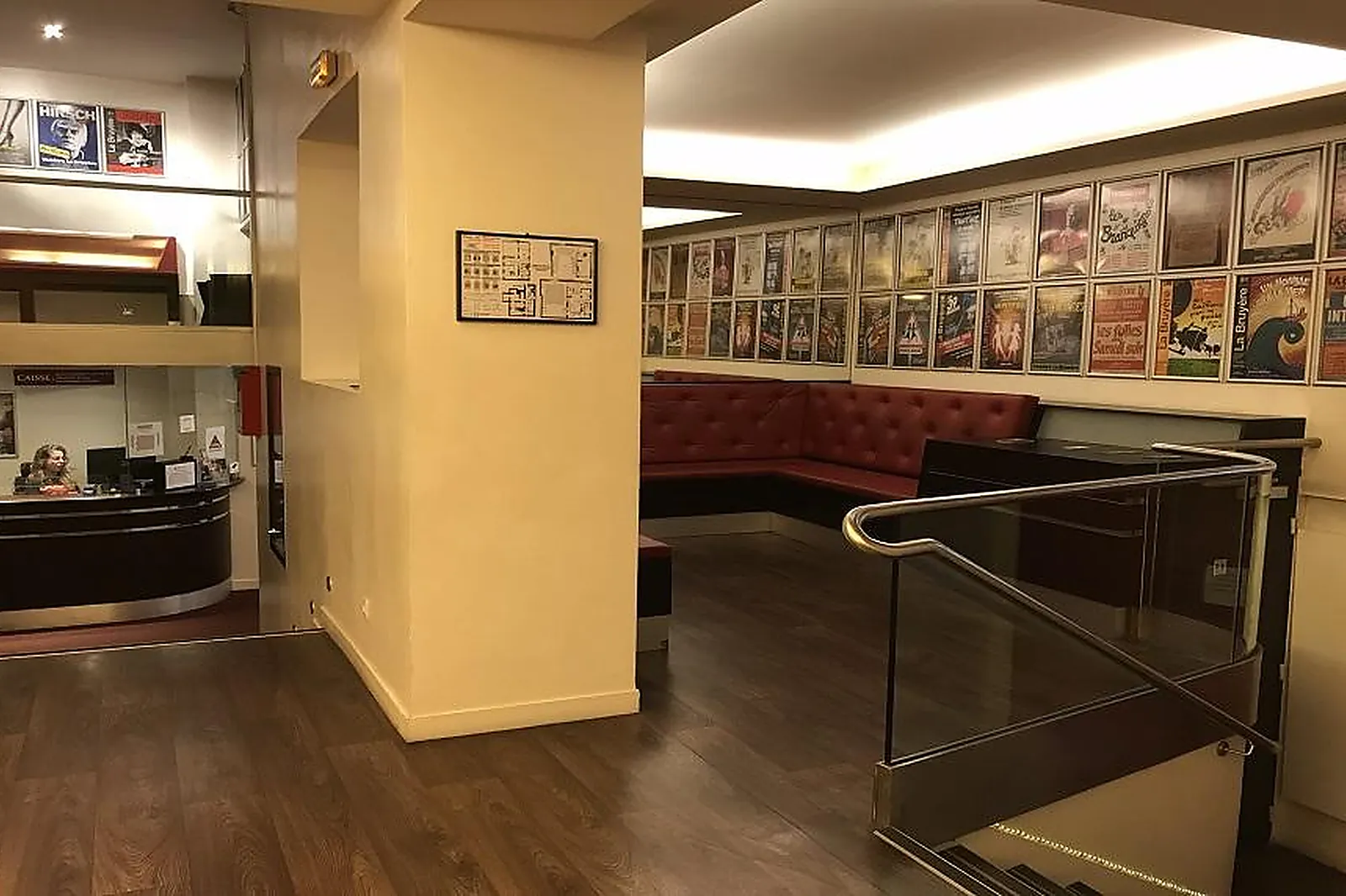 Hôtel, THÉÂTRE LA BRUYÈRE