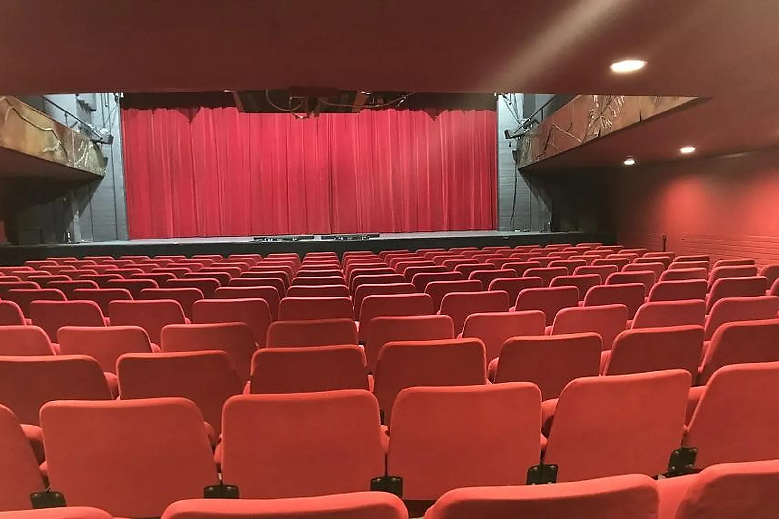 Hôtel, THÉÂTRE LA BRUYÈRE