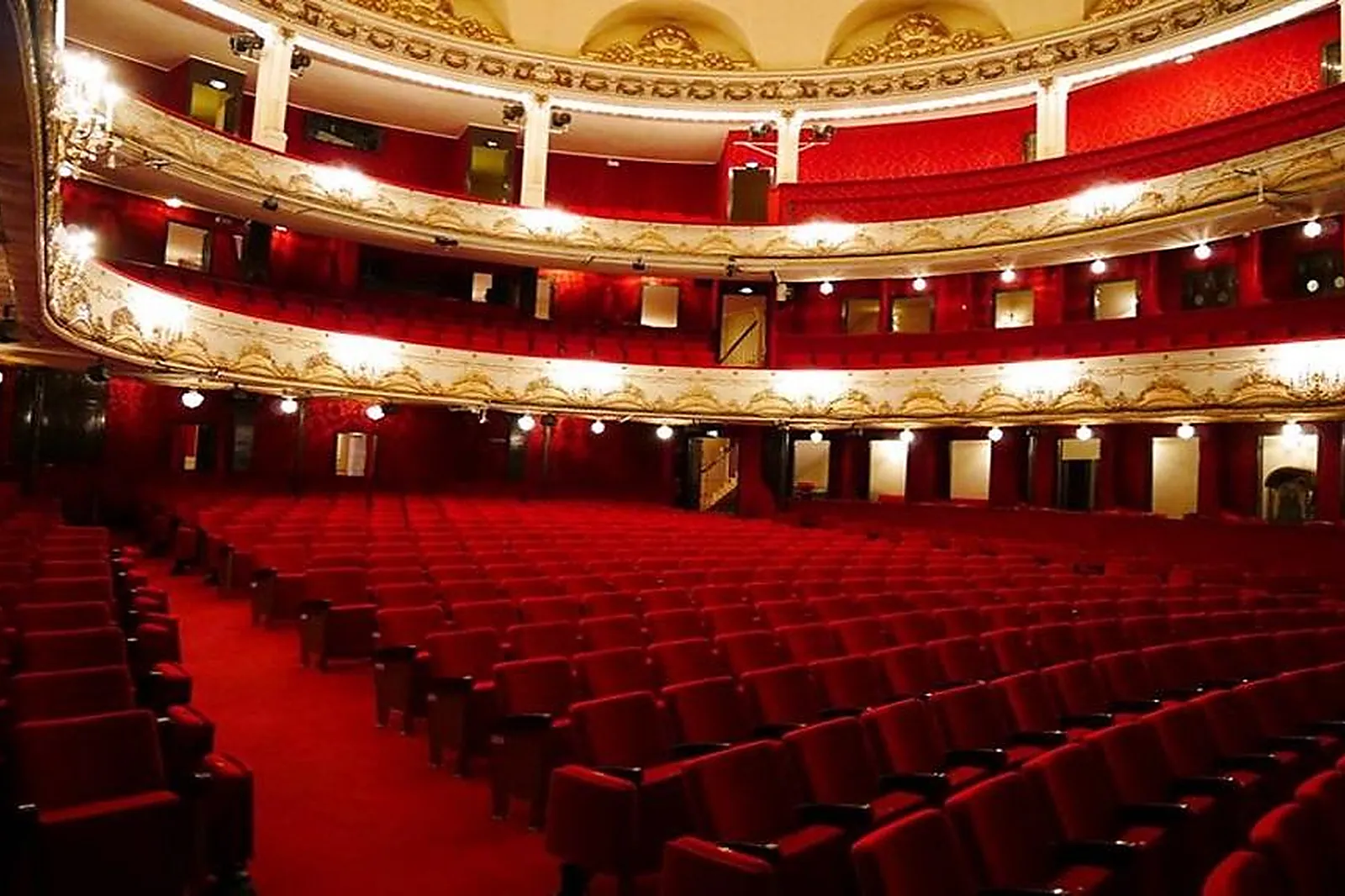 Hôtel, THÉÂTRE LA BRUYÈRE