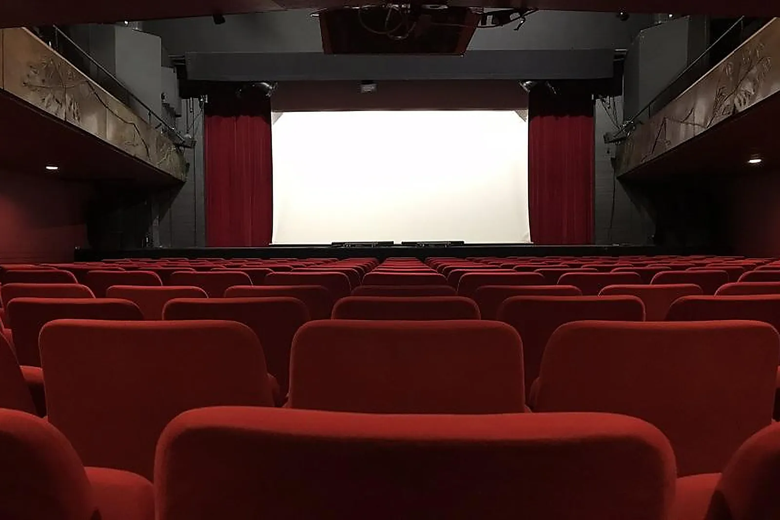 Hôtel, THÉÂTRE LA BRUYÈRE