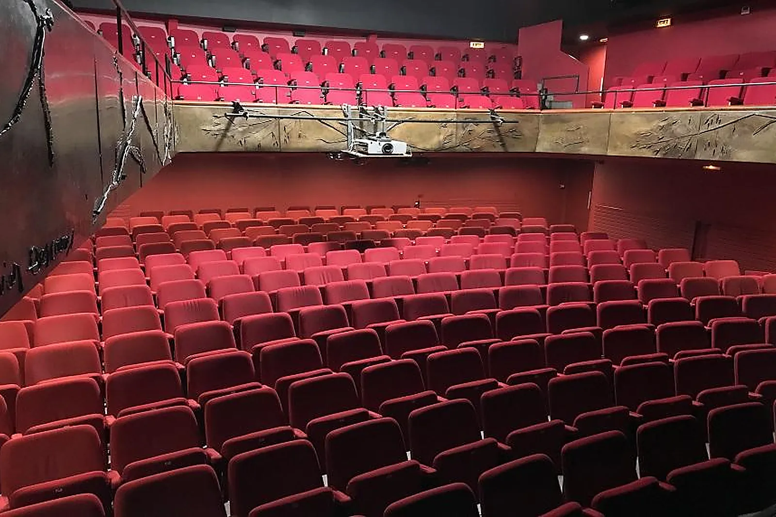 Hôtel, THÉÂTRE LA BRUYÈRE