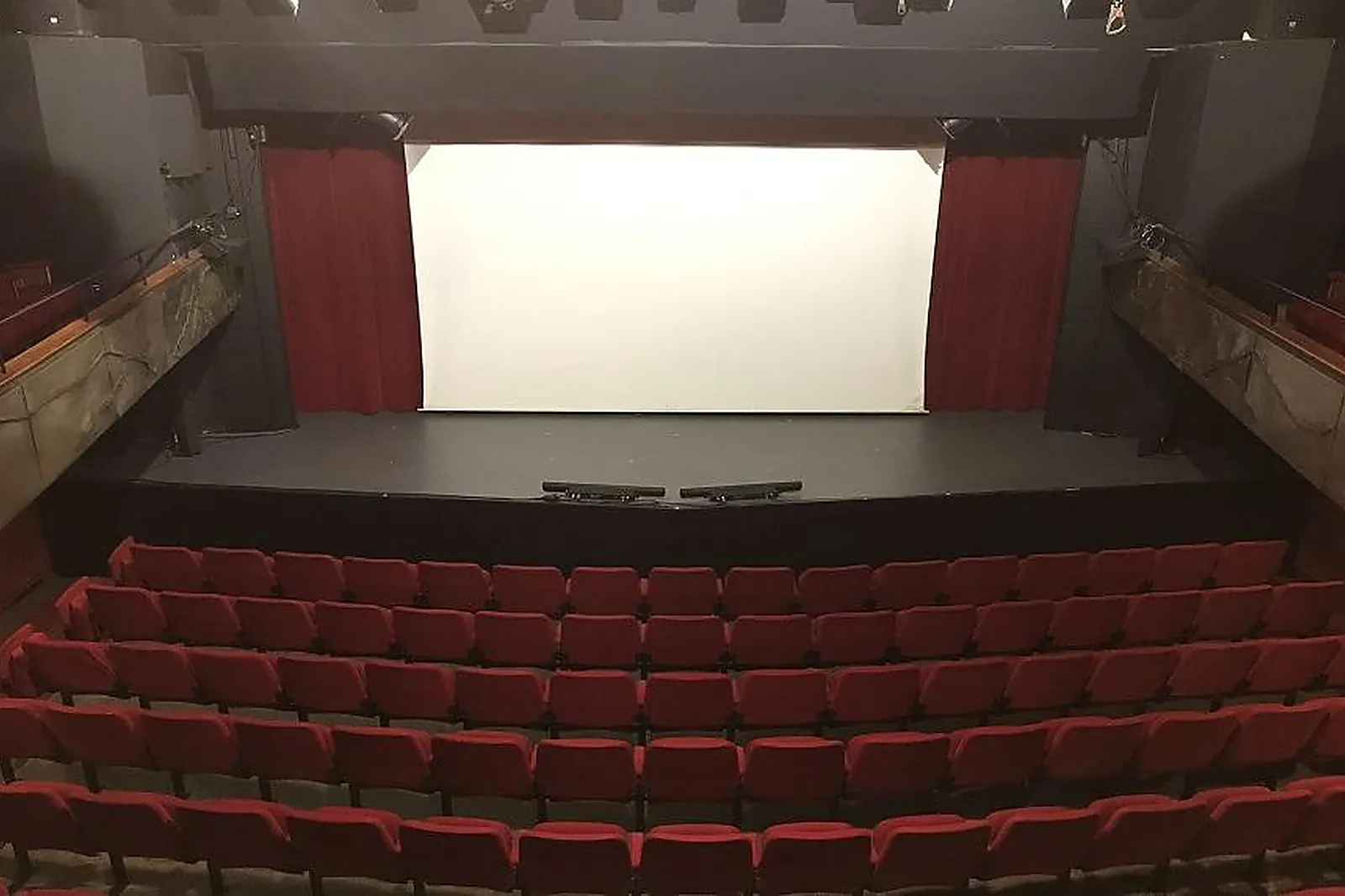 Hôtel, THÉÂTRE LA BRUYÈRE