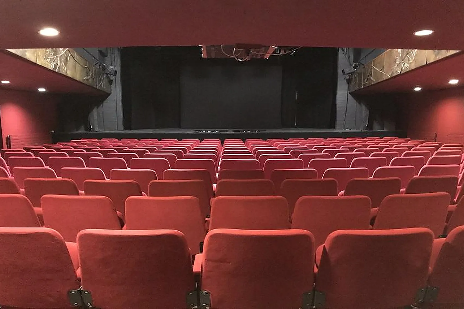 Hôtel, THÉÂTRE LA BRUYÈRE