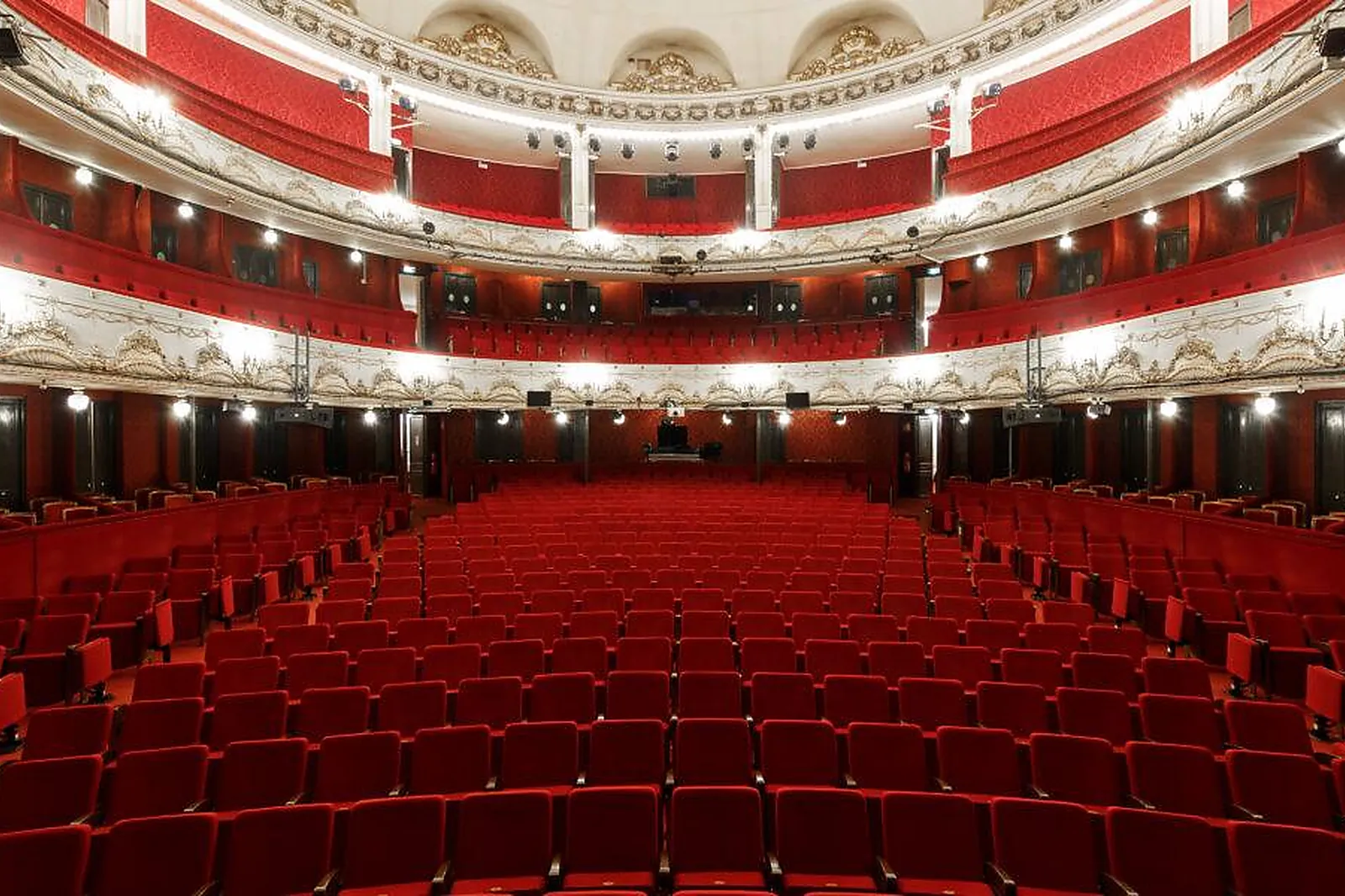 Hôtel, THÉÂTRE DE PARIS ET PETIT THÉÂTRE DE PARIS