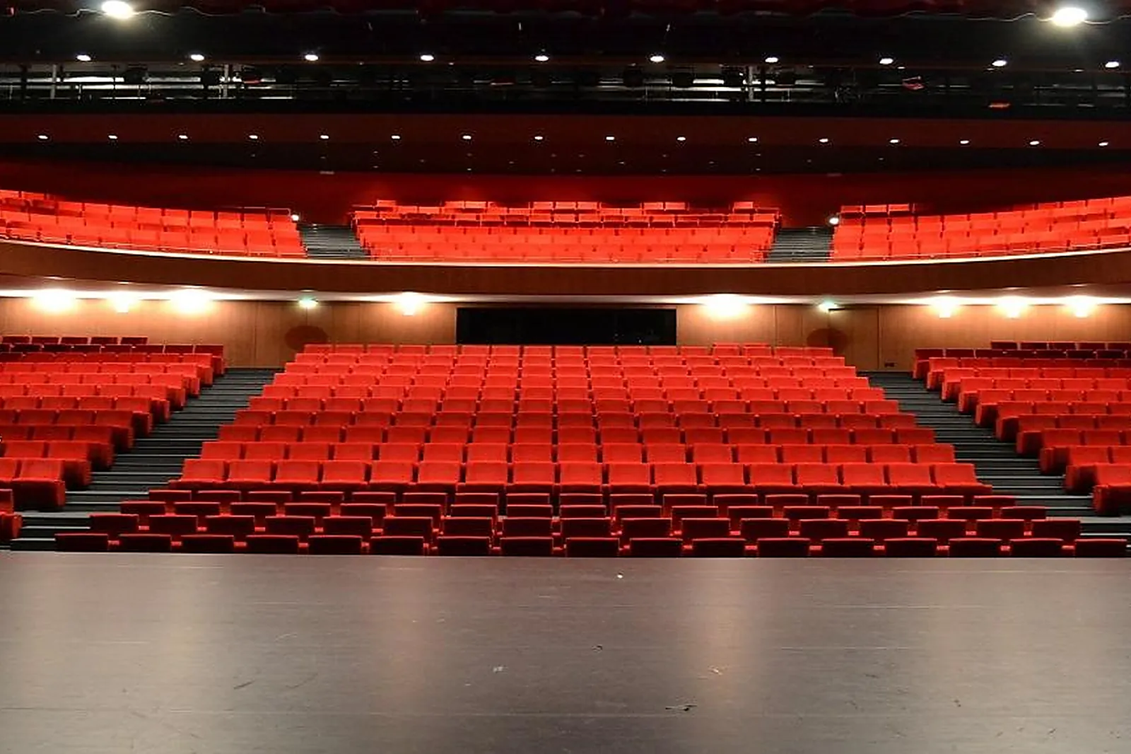 Hôtel, THÉÂTRE DE YERRES