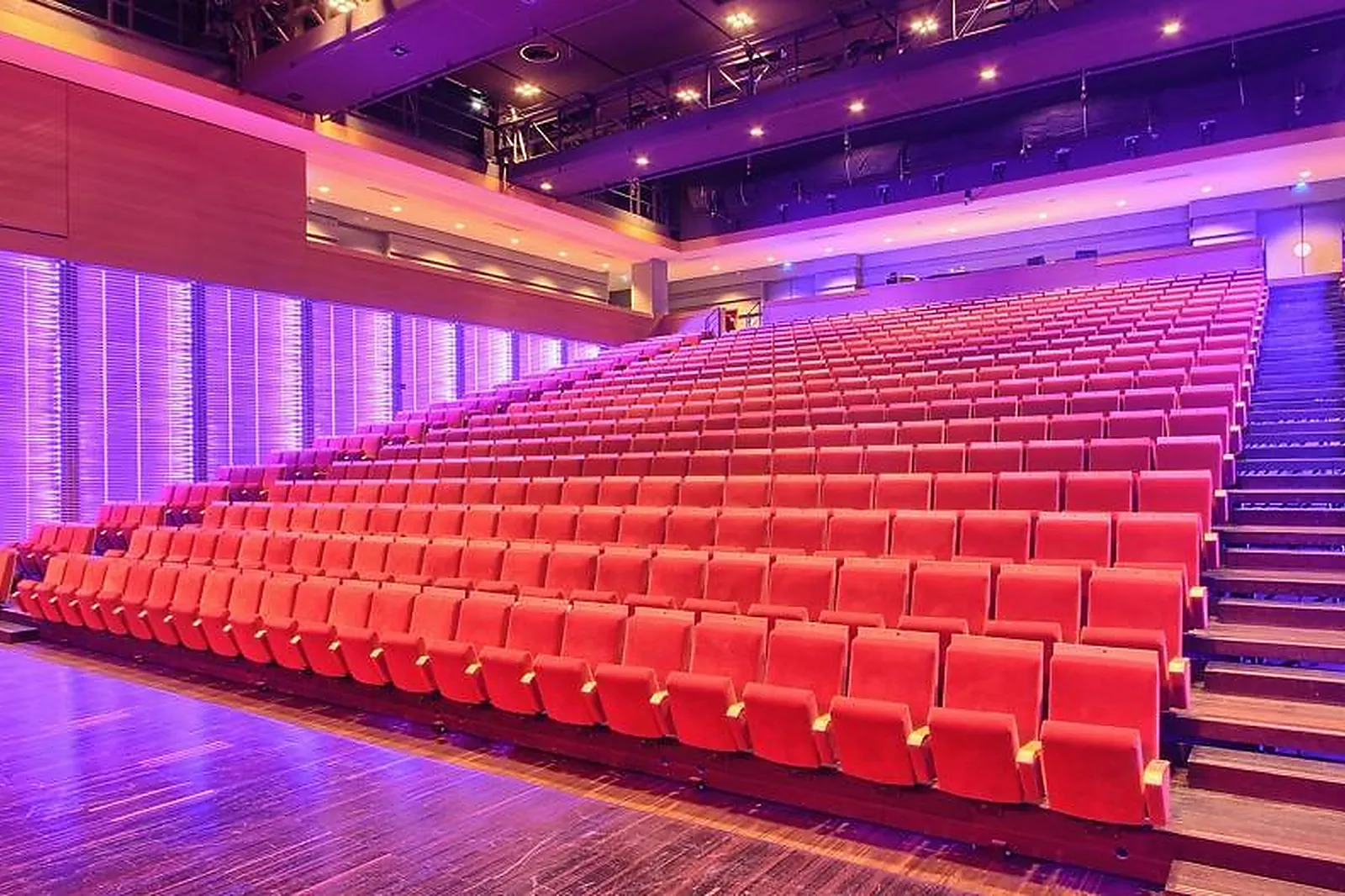 Hôtel, THÉÂTRE DES SABLONS