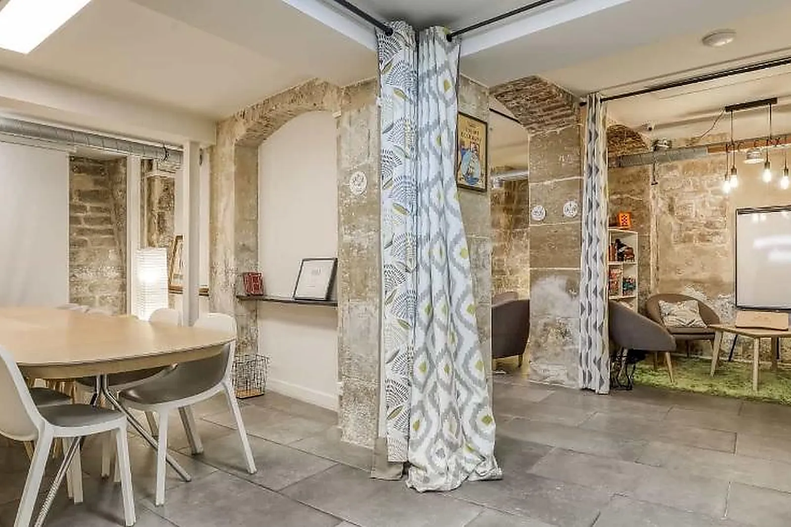 Lieux événementiels, UNICORNERS CAFÉ & COWORKING