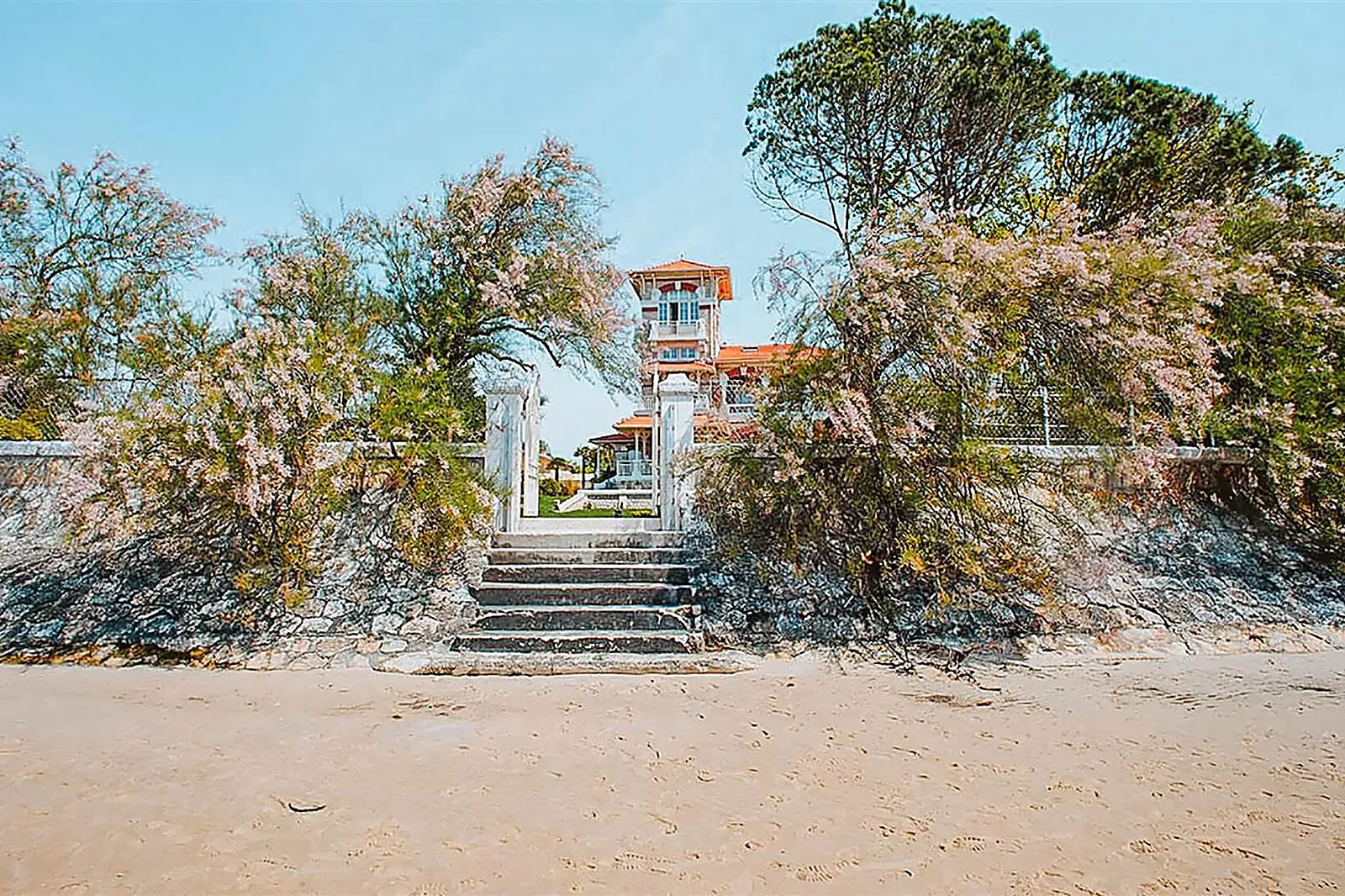 Lieu haut de gamme, VILLA LA TOSCA