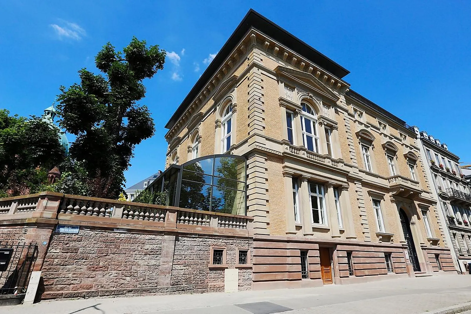 Lieu haut de gamme, VILLA QUAI STURM