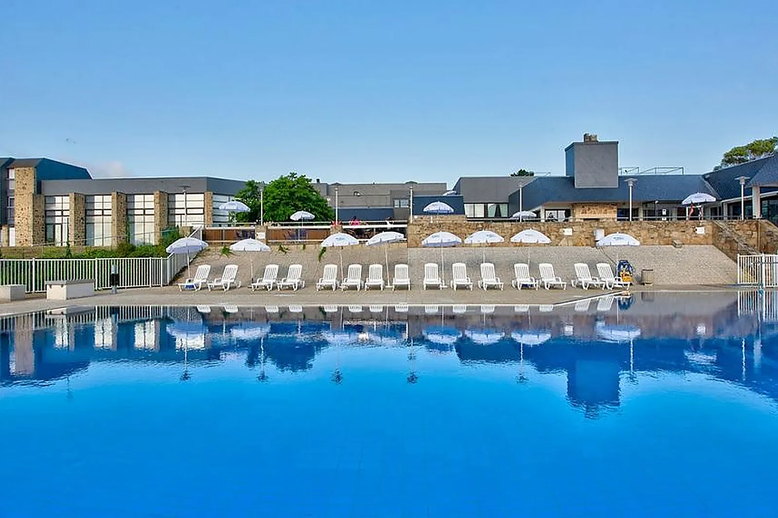 Lieux événementiels, VILLAGE CLUB KERLANNIC