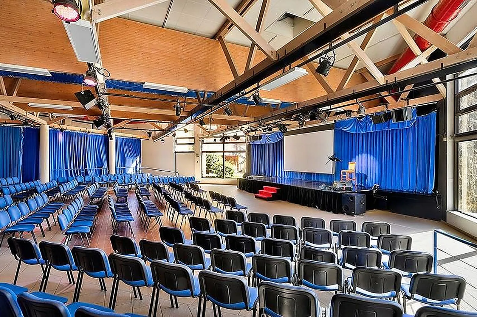 Lieux événementiels, VILLAGE CLUB KERLANNIC