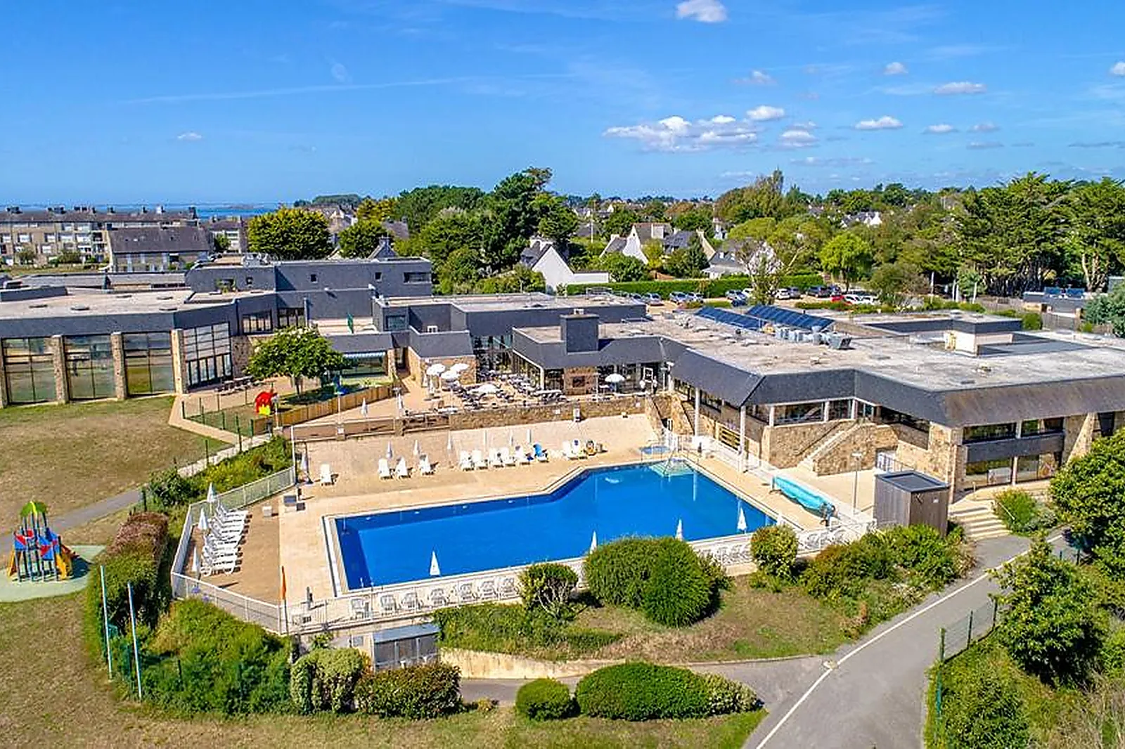 Lieux événementiels, VILLAGE CLUB KERLANNIC