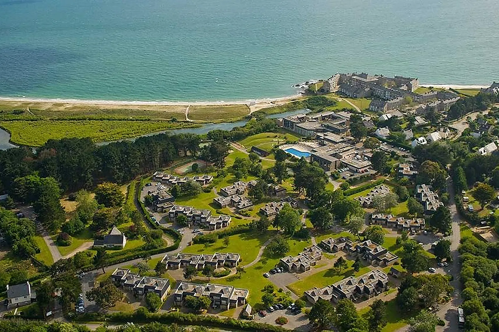 Lieux événementiels, VILLAGE CLUB KERLANNIC