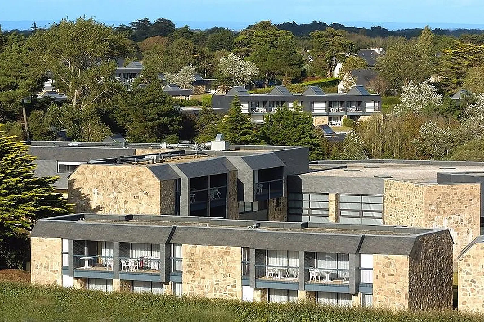 Lieux événementiels, VILLAGE CLUB KERLANNIC