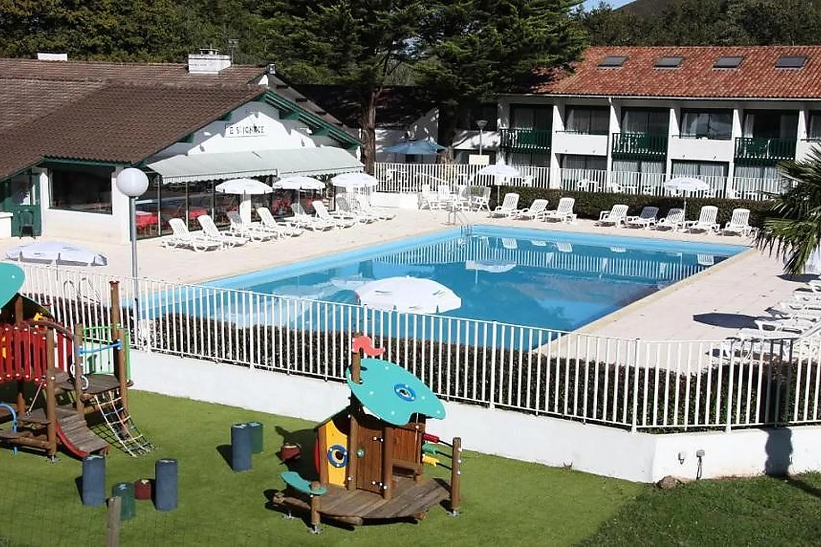 Lieux événementiels, VILLAGE CLUB LE SAINT IGNACE