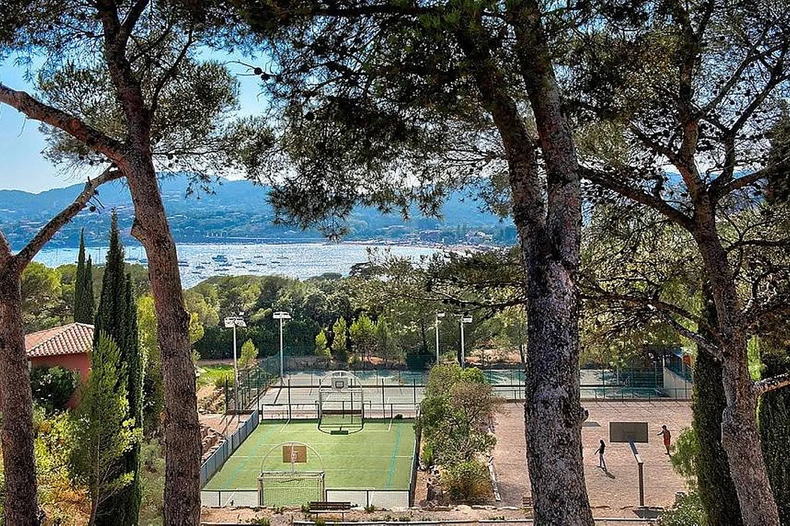 Hôtel, VILLAGE CLUB LES MAS DE L'ESTEREL