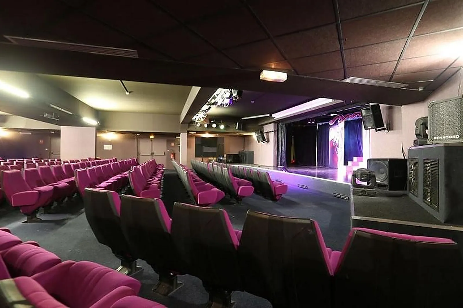 Lieux événementiels, VILLAGE CLUB LES TAVAILLONS