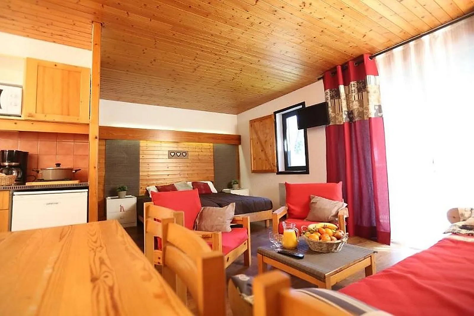 Lieux événementiels, VILLAGE CLUB LES TAVAILLONS