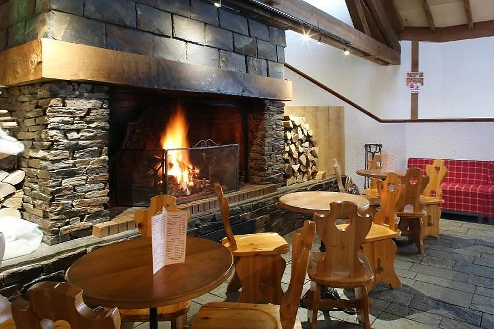 Lieux événementiels, VILLAGE CLUB LES TAVAILLONS