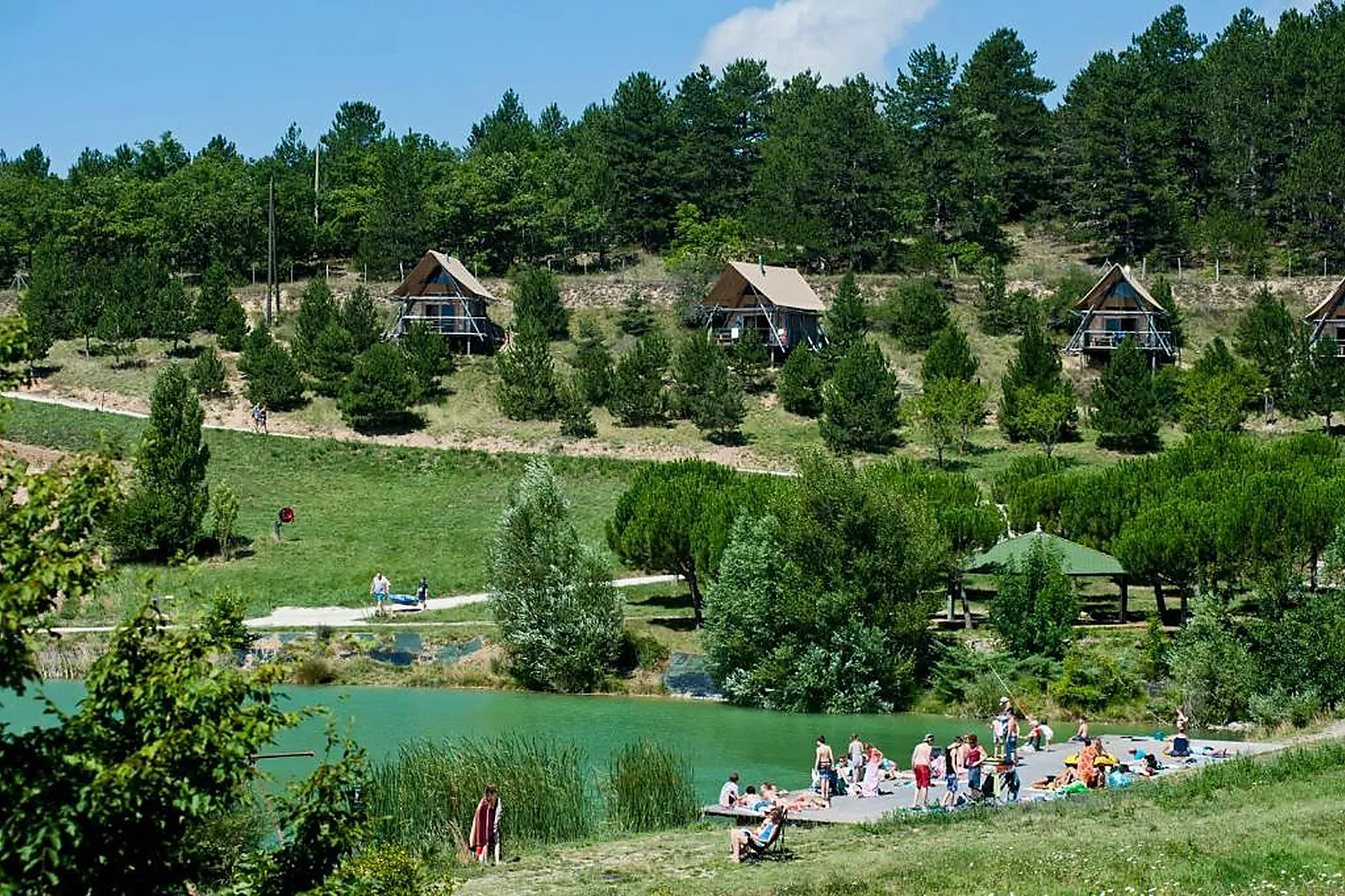 Hôtel, VILLAGE HUTTOPIA DIEULEFIT