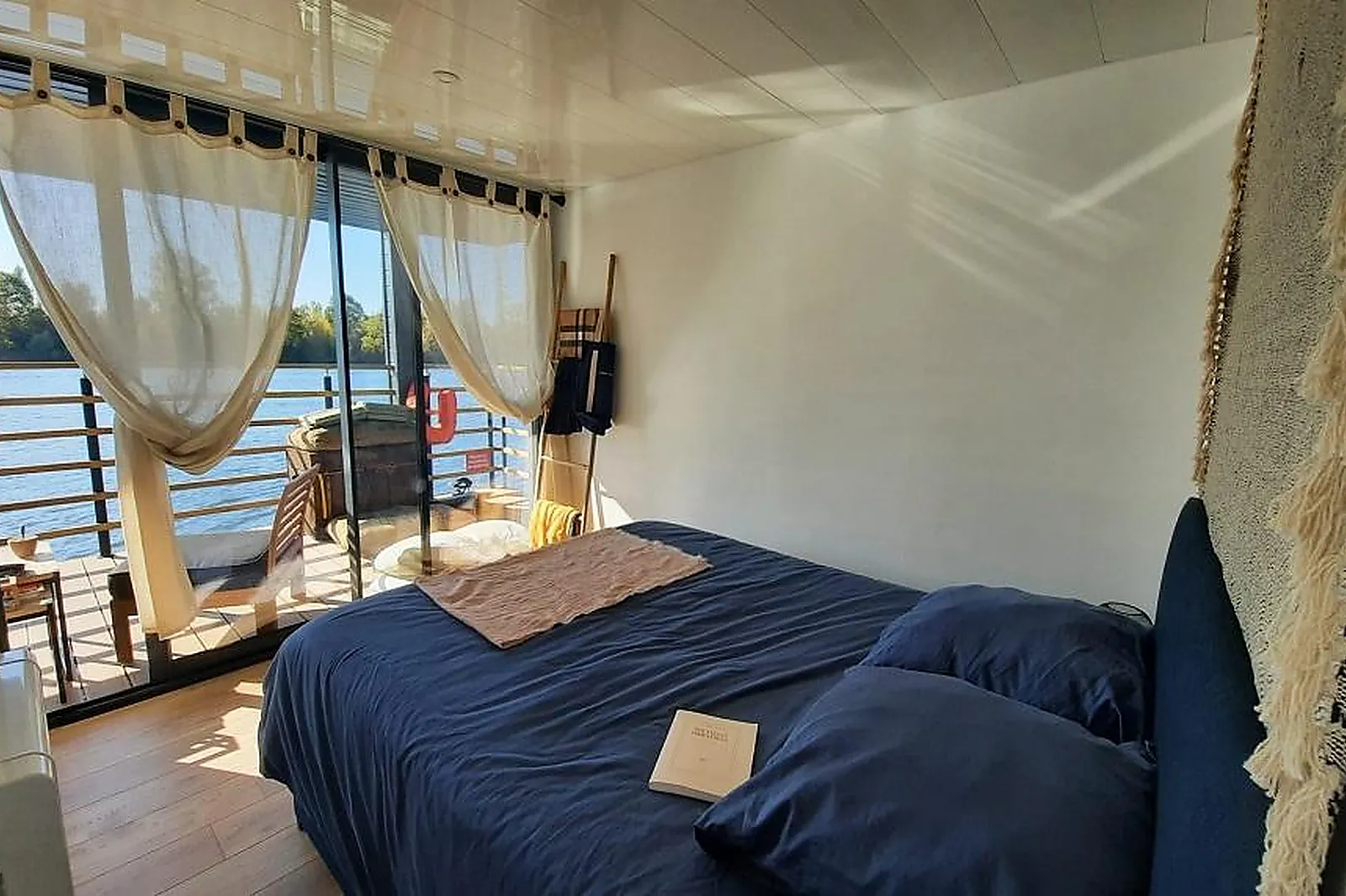 Lieux événementiels, WESTAY HOUSEBOAT