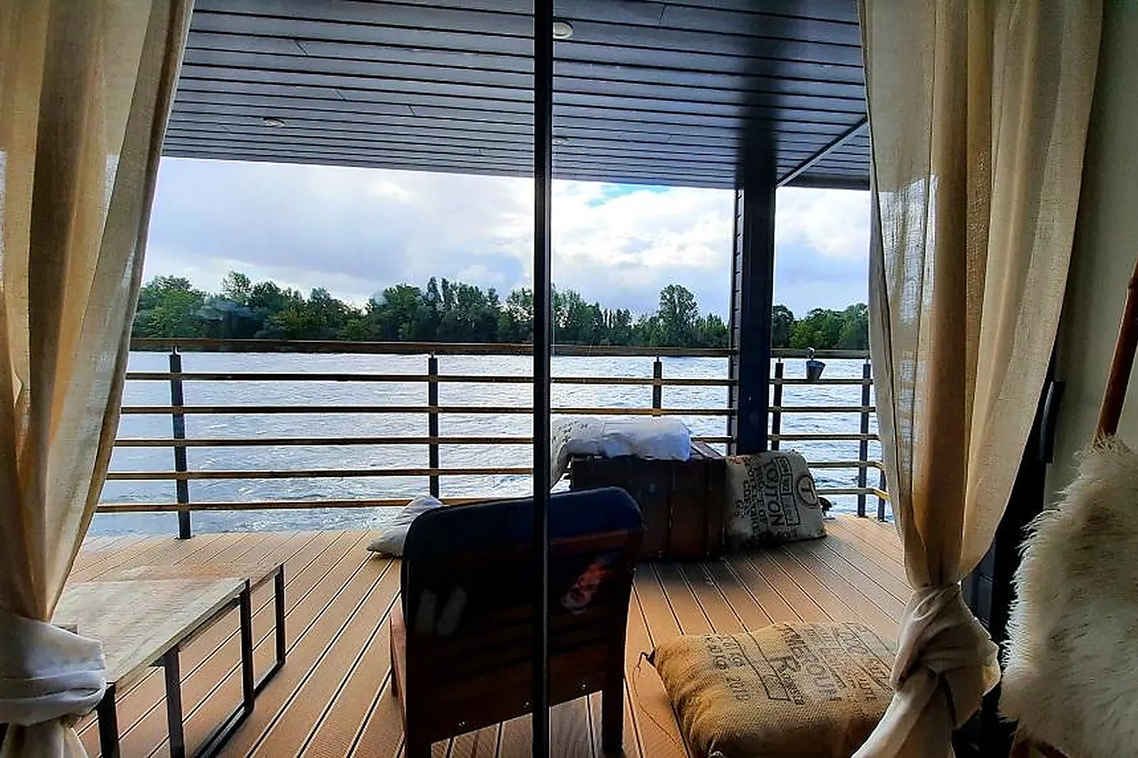Lieux événementiels, WESTAY HOUSEBOAT