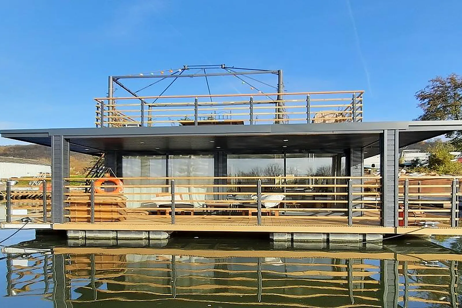 Lieux événementiels, WESTAY HOUSEBOAT