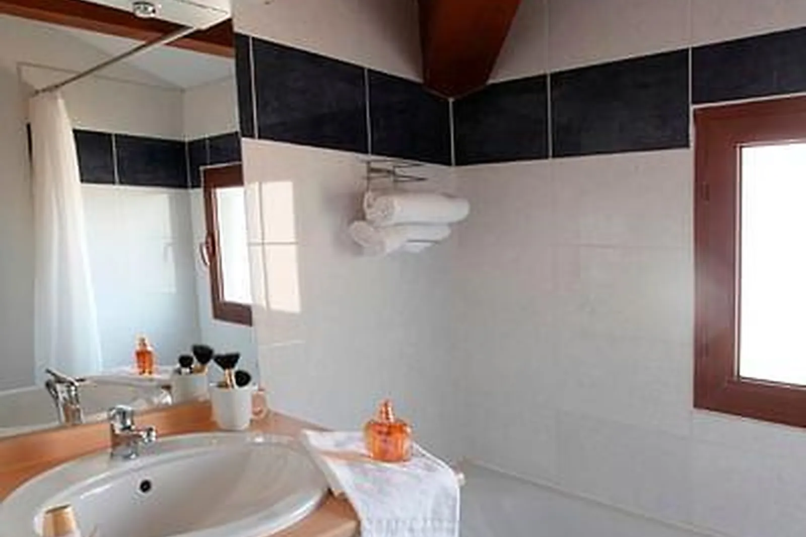 Lieux événementiels, ADONIS CARCASSONNE LA BARBACANE ***