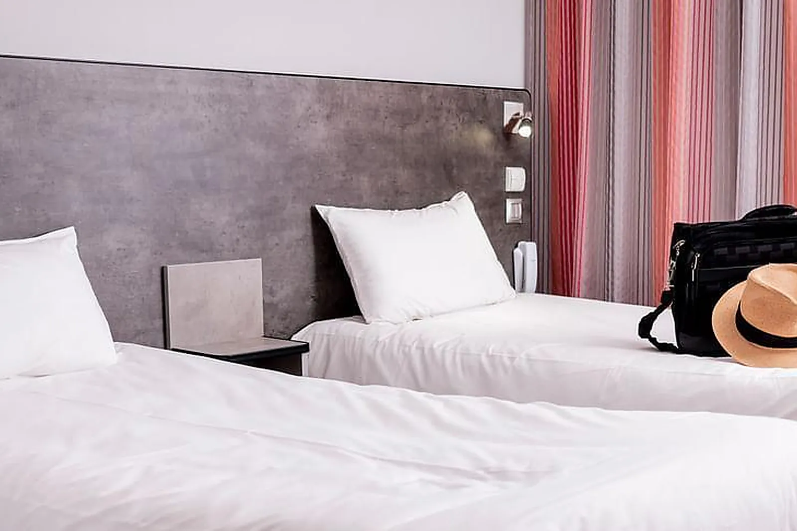 Lieux événementiels, ADONIS GAP ***