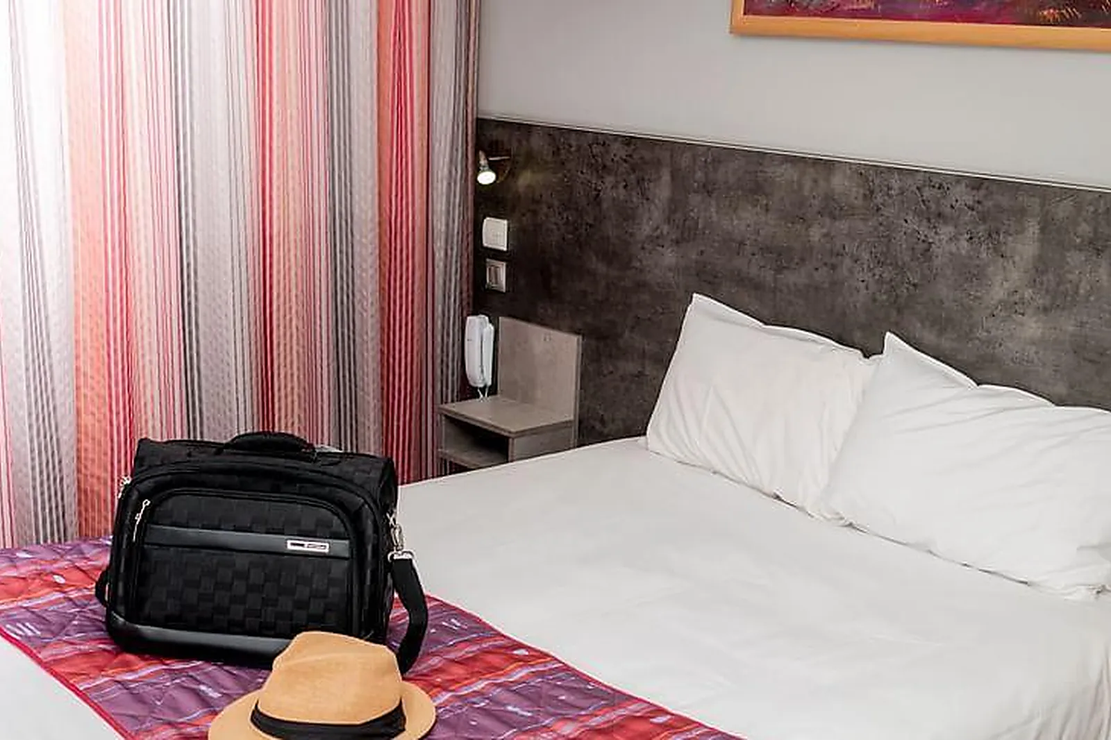 Lieux événementiels, ADONIS GAP ***