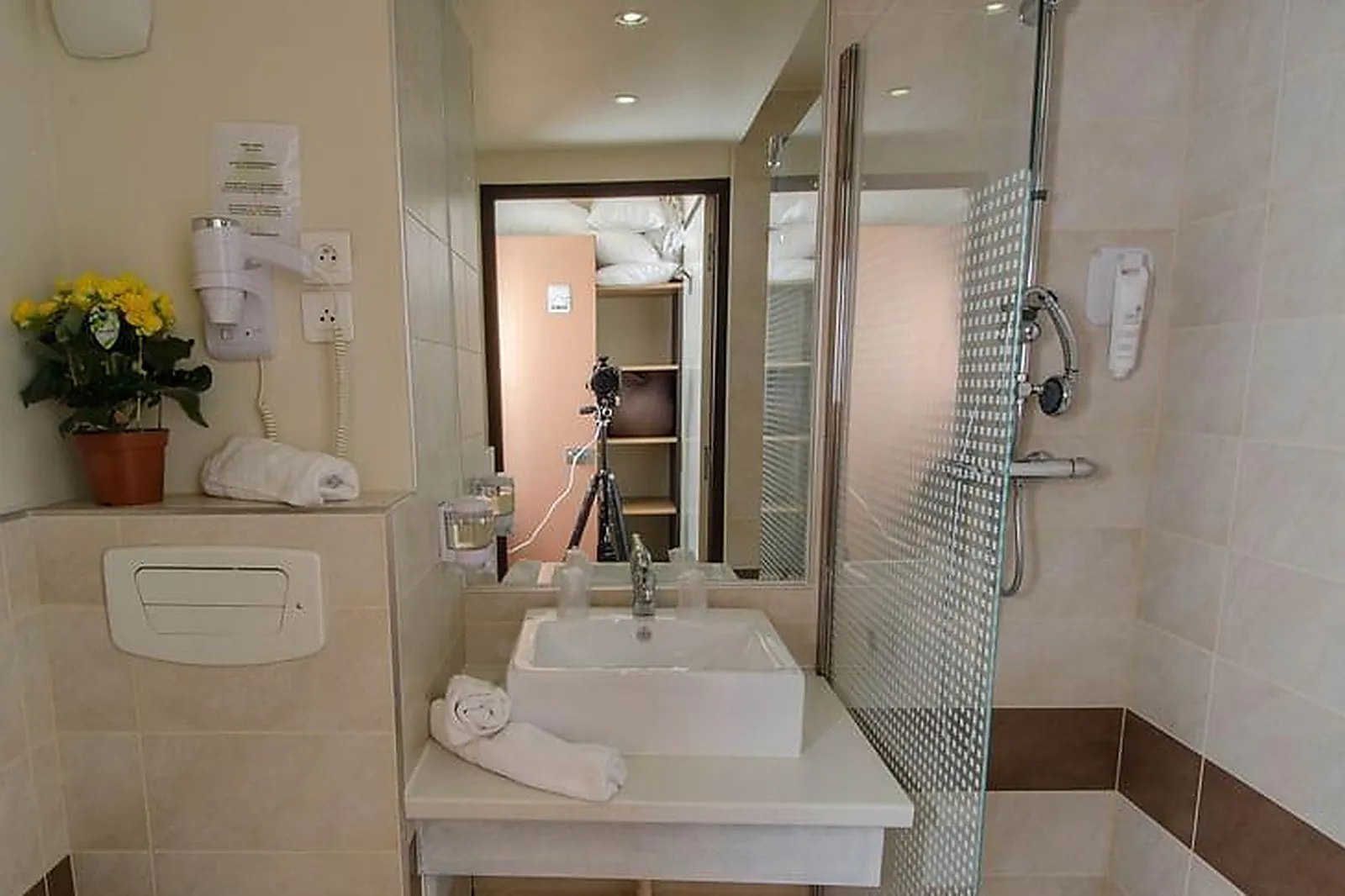 Lieux événementiels, ADONIS GAP ***