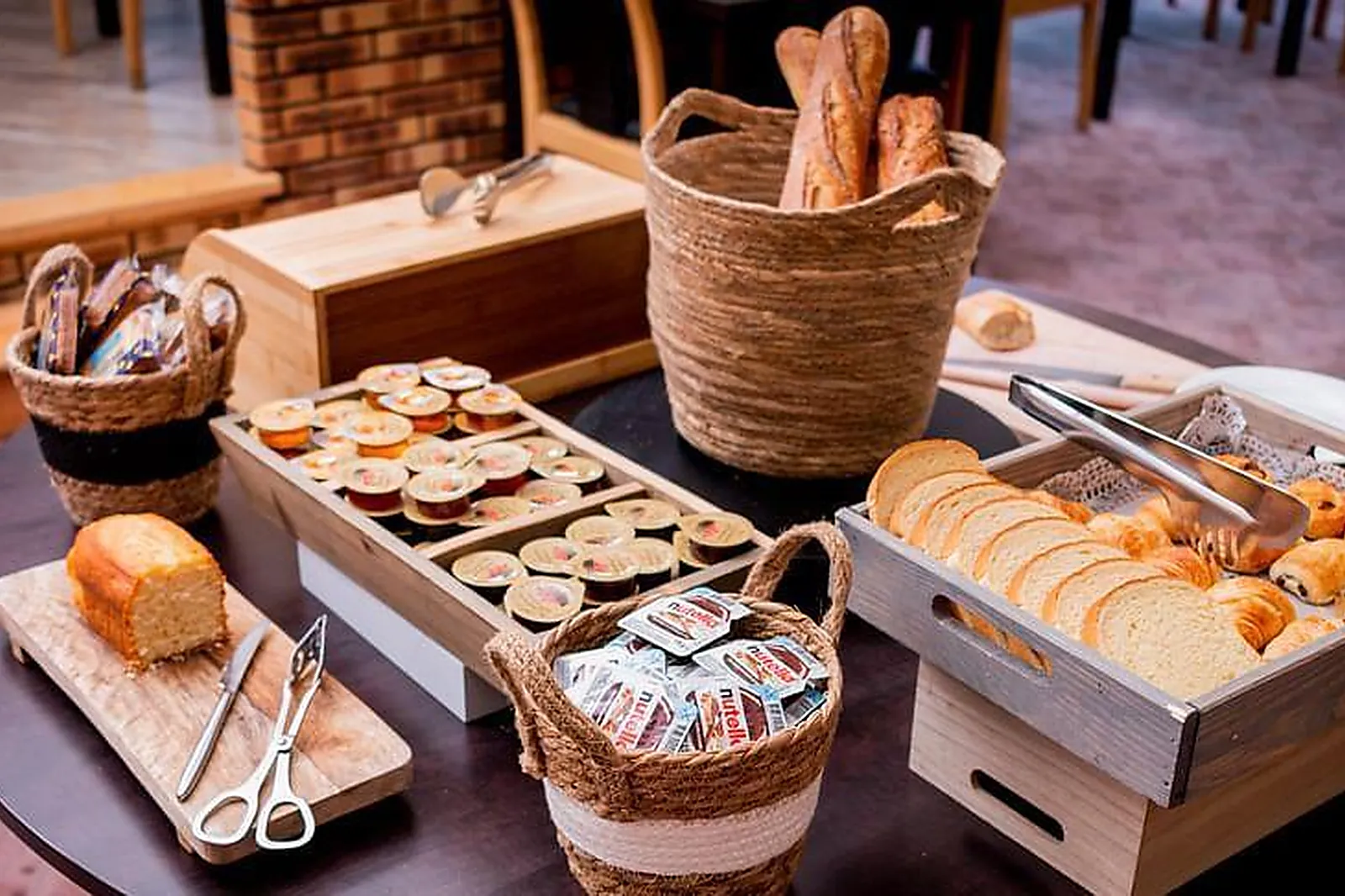 Lieux événementiels, ADONIS GAP ***