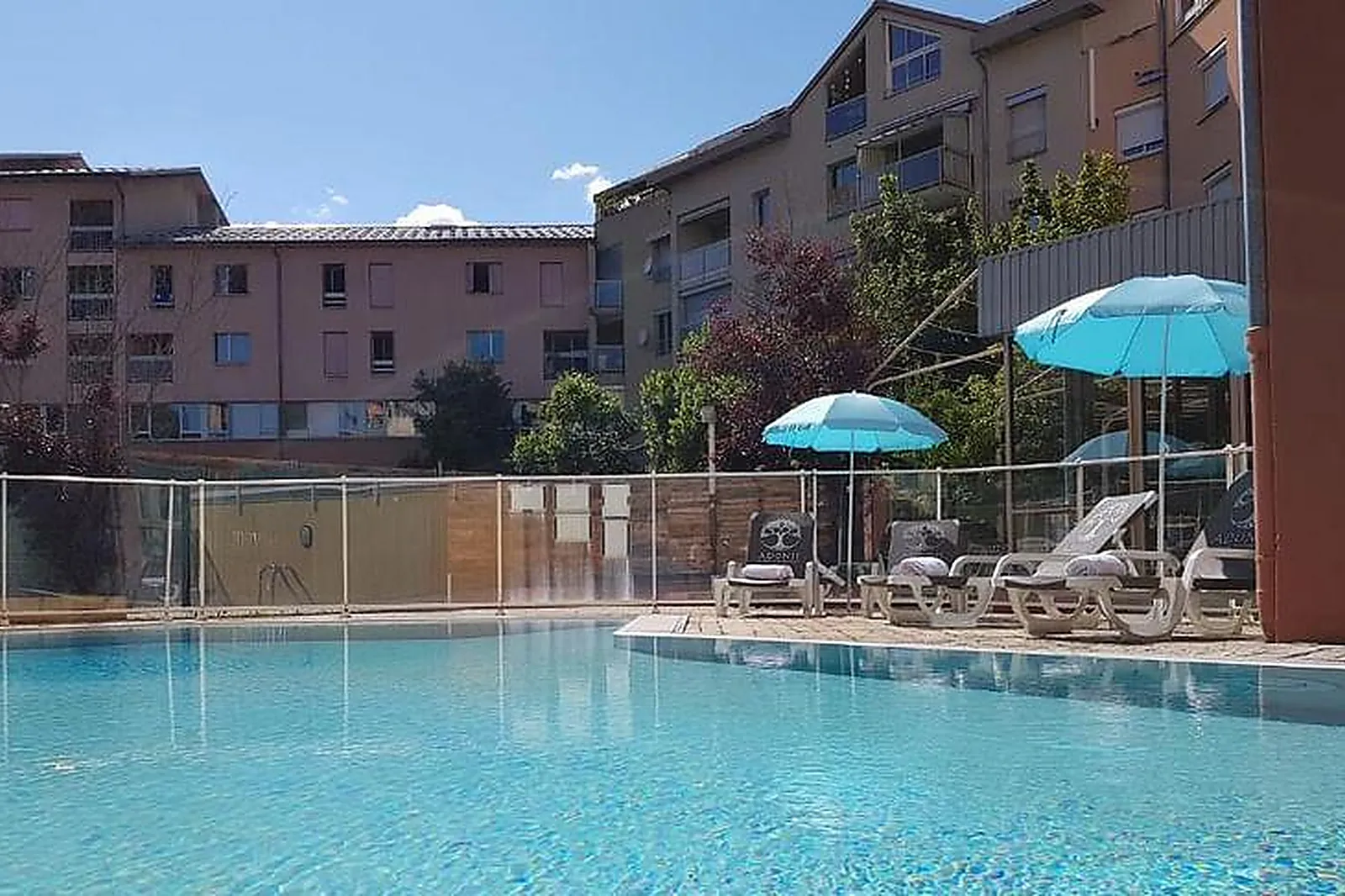 Lieux événementiels, ADONIS GAP ***