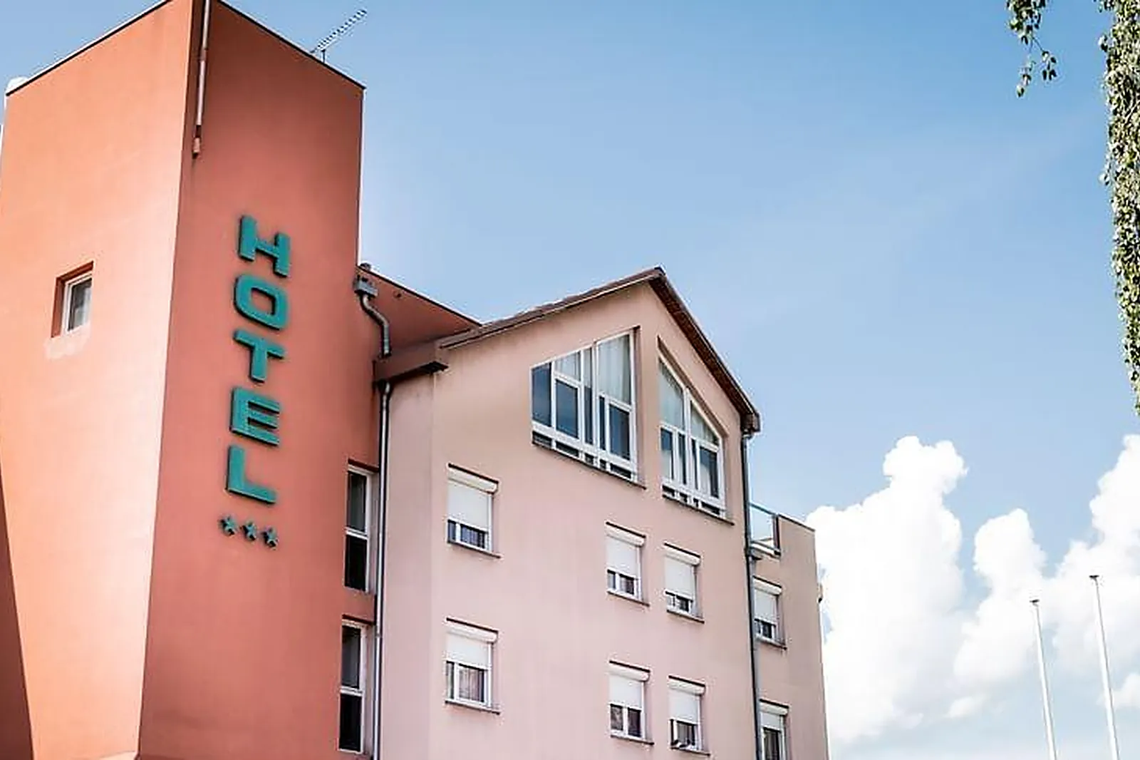 Lieux événementiels, ADONIS GAP ***