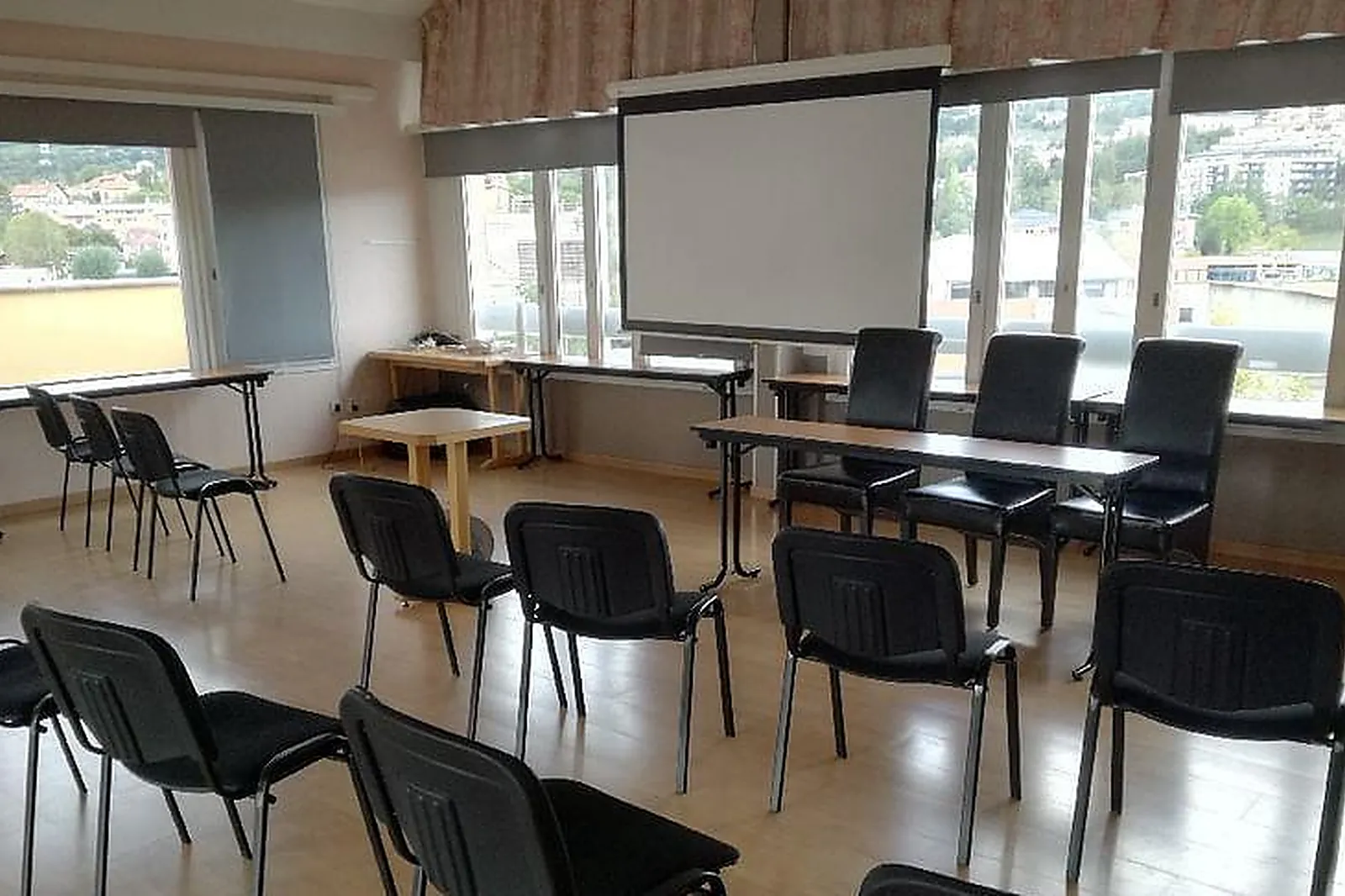 Lieux événementiels, ADONIS GAP ***