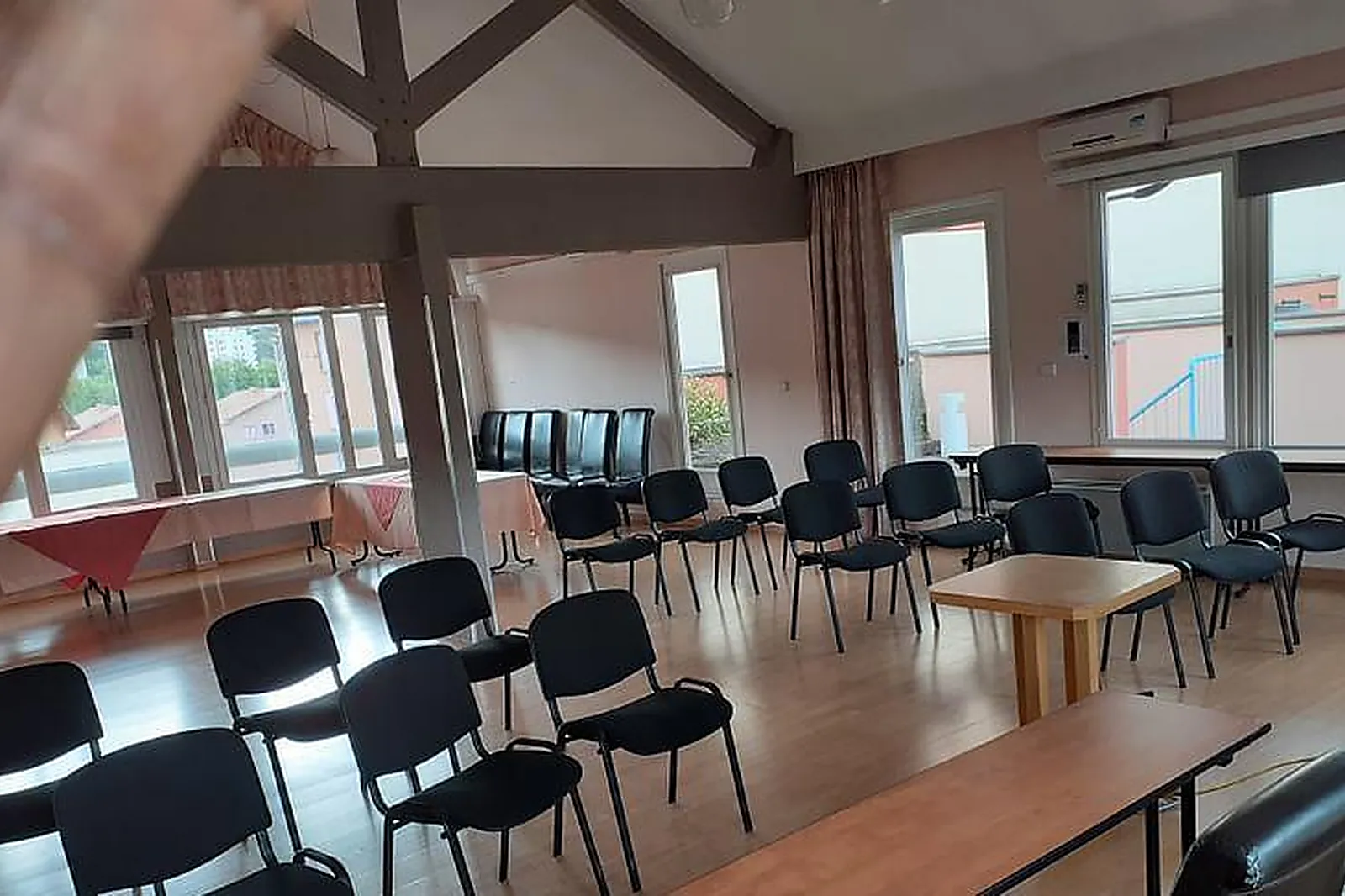 Lieux événementiels, ADONIS GAP ***