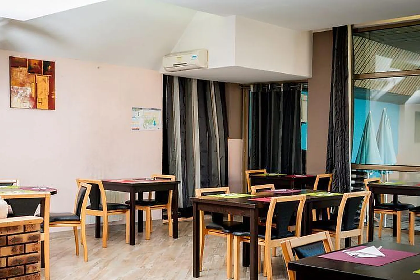 Lieux événementiels, ADONIS GAP ***