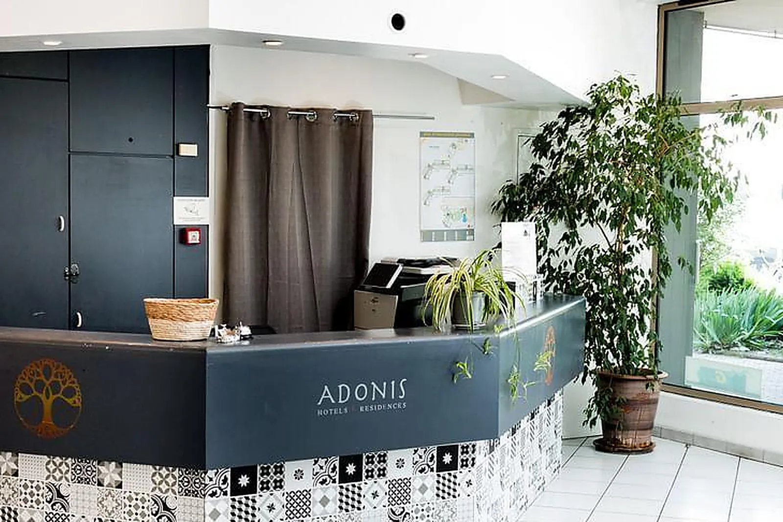 Lieux événementiels, ADONIS GAP ***